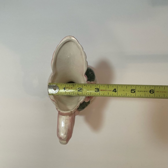 Vintage small irredentist pink pitcher vase 3D floral design - Picture 5 of 14